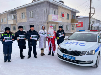 Сотрудниками Госавтоинспекции проведена акция «Полицейский Дед Мороз»